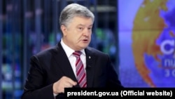 Президент України Петро Порошенко в ефірі телеканалу «Україна». Київ, 7 квітня 2019 року