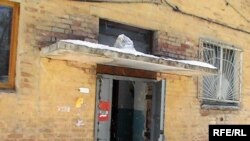 В этом доме обнаружен труп младенца. Актобе, 19 марта 2010 года.