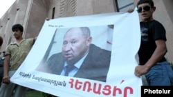 Акция протеста возле здания мэрии Еревана, 28 июля