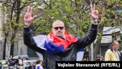 Član Srpske napredne stranke Goran Karadžić kod Kalenić pijace, 23. mart 2025.