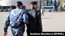 Задержание участников акции "Тасмағамбетов, тастама". Астана, 25 сентября 2012 года.
