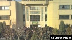 نمایی از حمله لباس شخصی ها به تجمع دانشجویان دانشگاه آزاد مشهد