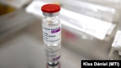 Латвія, Німеччина, Італія та Кіпр відновлюють вакцинацію препаратом AstraZeneca після того, як Європейське агентство лікарських засобів визнало вакцину «безпечною та ефективною»