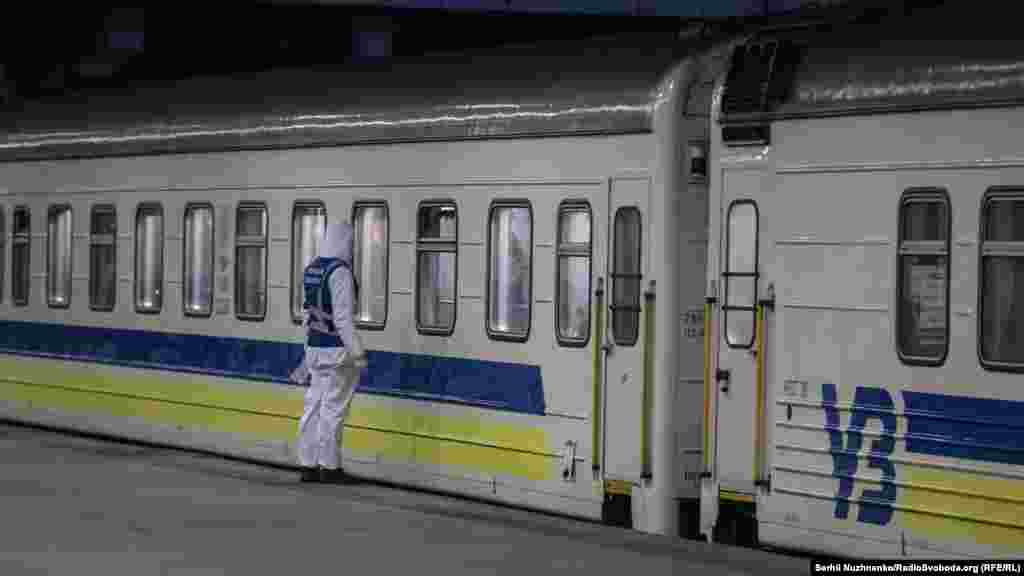 «Результати швидких тестів на COVID-19 у всіх 5 пасажирів негативні, тобто коронавірусної інфекції не виявлено»