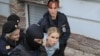 Policija privodi Ljubov Sobol, avgust 2019.