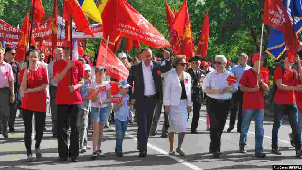 Moldova, Kişinau. Sosialist partiyasının 1 May mitinqi. 
