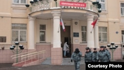 Сотрудники ОМОНа массово голосовали на участке №154