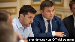 Президент України Володимир Зеленський (ліворуч) і голова Офісу президента Андрій Богдан (праворуч)