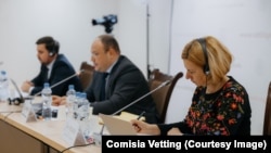 Члены комиссии «vetting» во время собеседования с судьями Апелляционной палаты Центра.