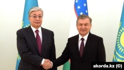 Президент Казахстана Касым-Жомарт Токаев и президент Узбекистана Шавкат Мирзияев. Ташкент, 15 апреля 2019 года.