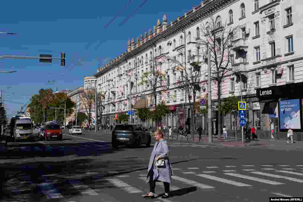 Bulevardul Ștefan cel Mare este principala arteră a orașului încă din prima jumătate a secolului al XIX-lea. Până în prezent, bulevardul a avut șase nume, printre care: st. Millionnaia, st. Aleksandrovskaia, bulevardul Alexandru cel Bun, bulevardul Carol al II-lea, bulevardul Lenin, iar din 1991 până în prezent, bulevardul Ștefan cel Mare și Sfânt. 