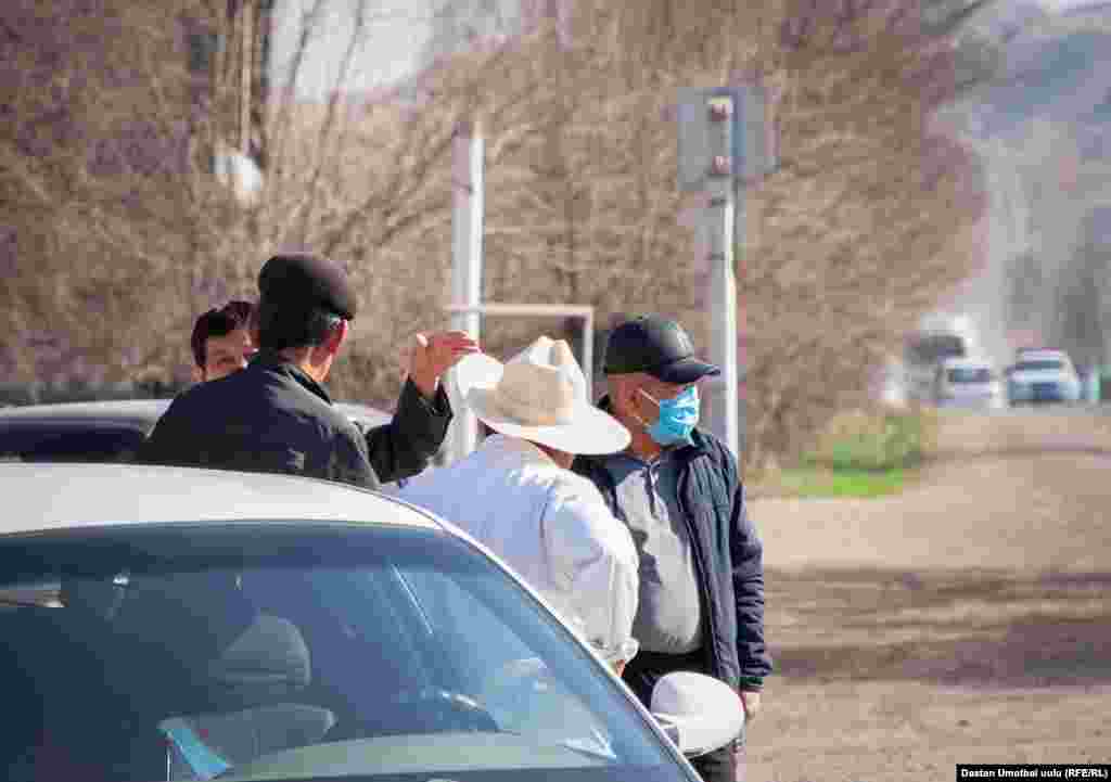 Коронавирус илдетине чалдыккандар Ноокат районундагы Жаңы-Ноокат жана Зулпуев айыл аймагынан экенин жергиликтүү бийлик ырастады. Учурда аталган аймакка өзгөчө абал жарыяланып, карантинге алынды. 