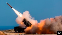 Soldații germani lansează o rachetă cu un sistem Patriot, construit în SUA, în timpul unui exercițiu NATO în Grecia (fotografie de arhivă).