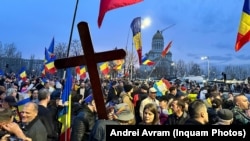 Protesta para Gjykatës Kushtetuese të Rumanisë më 11 mars 2025. 