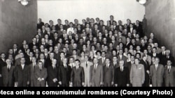 Congresul al IX-lea al PCR – conducători și delegaţi. Anul I al regimului Ceaușescu și al calendarului „mărețelor ctitorii”. Fototeca online a comunismului românesc. Cota:33/1965 