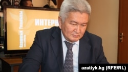 Кыргызстандын мурдагы вице-президент, мурдагы өкмөт башчысы, “Ар-Намыс” партиясынын лидери, депутат Феликс Кулов интернет окурмандарыбыз менен 2011-жылдын 9-мартында “Интернет эрөөл” түз жыйыныбызда баарлашты. “Азаттык” үналгысы. 2011.