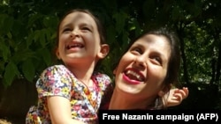 نازنین زاغری همراه دختر چهار ساله خود