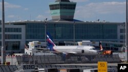 O aeronavă Aeroflot „arestată” la Aeroportul Internațional din Munchen la puțin timp după invazia rusă pe scară largă din Ucraina, în cadrul sancțiunilor UE.