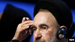 محمد خاتمی در داووس از همه طرف های درگیر خواست تا با ایران گفت و گو کنند.