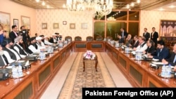د زمان په وینا، پاکستان د بندیانو خوشې کولو په معامله کې منځګړتوب کړی