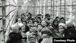 هولوکاست به اين دليل به نسل کشی يهوديان در جريان جنگ دوم جهانی اطلاق می شود، چون بسياری از قربانيان پس از کشته شدن، در کوره هايی که برای اين کار ساخته شده بودند، سوزانده می شدند.