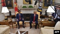 شیخ تمیم بن حمد آل ثانی (چپ)، امیر قطر، روز سهشنبه در کاخ سفید با رئیسجمهوری آمریکا دیدار کرد.