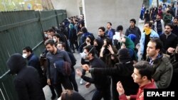 دانشجویان معترض در دانشگاه تهران