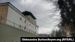 Як пише «Кримська правозахисна група», у грудні Абдурахманов ще був у СІЗО Сімферополя у жорстких умовах
