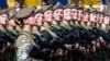 Киев преправя полевата армейска униформа, за да може тя да се носи от хиляди жени на фронта. Униформите засега се шият от доброволци, производството все още не е започнало.