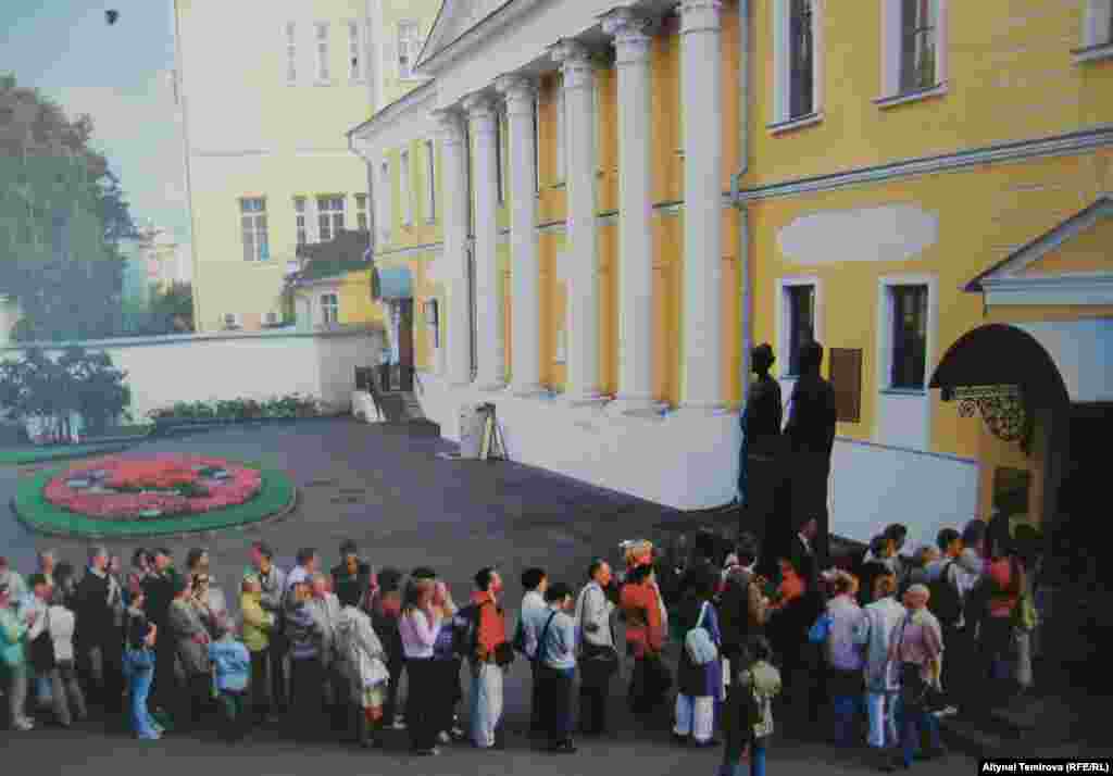  Рерихтин музейинде алгачкы көргөзмө ачылар күнү. Москва.1990-жыл. 