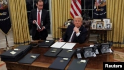 De la revenirea sa la Casa Albă în ianuarie, președintele american Donald Trump a semnat numeroase ordine executive, inclusiv pentru reduceri de bugete (fotografie de arhivă, 20 ianuarie 2025)