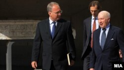 Mедијаторот во спорот за името меѓу Македонија и Грција Метју Нимиц и доскорешниот македонски преговарач Зоран Јолевски.