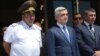 Слева направо: замначальника полиции Левон Ераносян, президент Серж Саргсян, глава полиции Владимир Гаспарян (архивная фотография)