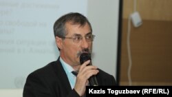 Директор Казахстанского бюро по правам человека Евгений Жовтис. Алматы, 4 октября 2019 года.