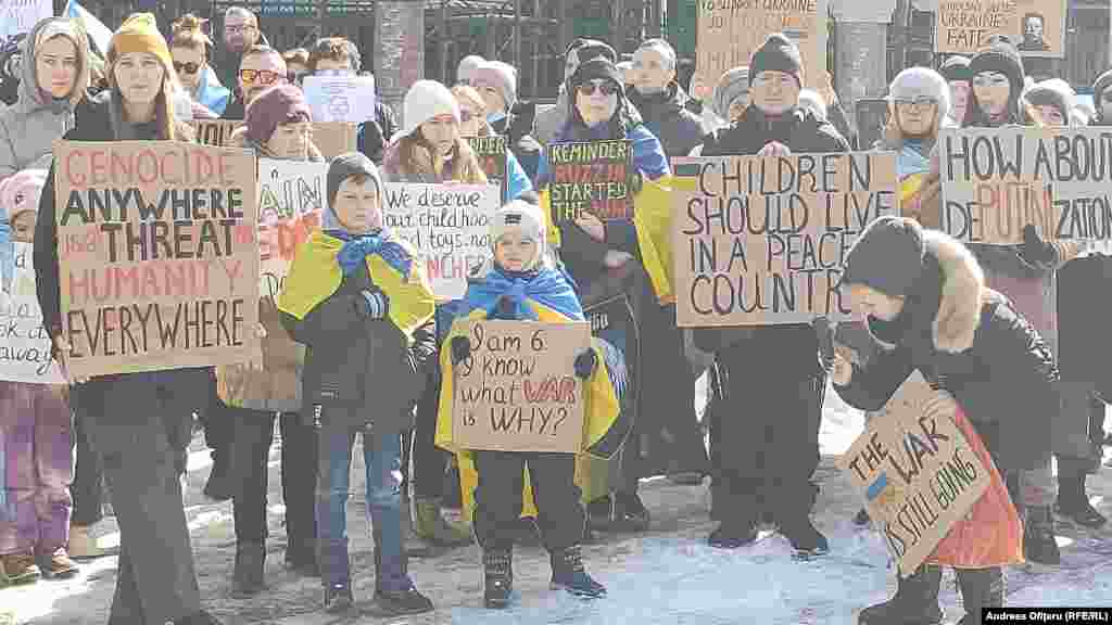 Unii dintre refugiații ucraineni au venit cu copiii &ndash;unii dintre ei merg acum la școală în România.&nbsp;