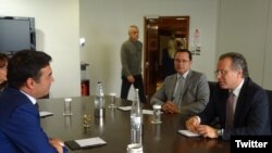 Архивска фотографија- средба на министерот за надворешни работи Никола Димитров со Јоргос Кумуцакос во Атина