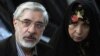 ‫دیدار والدین زهرا رهنورد با وی و میرحسین موسوی در حضور ماموران