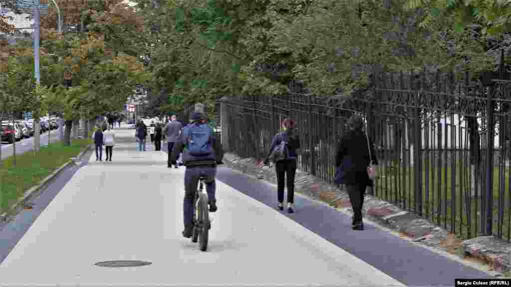 Unii au preferat, totuși, să meargă cu bicicleta. 