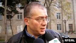 آقای عظیموف می گوید که اسناد لازم در باره محموله اتمی ایران تحویل جمهوری آذربایجان شده است.