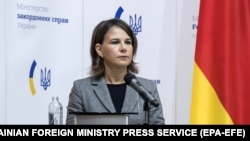 Німеччина і Франція продовжуватимуть стояти на боці України, «тим більше, чим більше Росія буде чинити своє беззаконня проти українців», каже Анналена Бербок