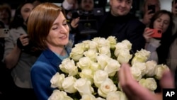 Після підрахунку 98,8% бюлетенів на виборах Центральна виборча комісія повідомила, що Санду набрала 54,97% голосів проти 45,03% у Стояногло