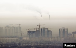 Строительные площадки в Алматы. 2 февраля 2011 года.