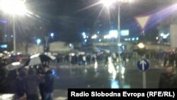 Протести на граѓани пред седиштето на опозициската партија СДСМ по полициската акција Пуч.