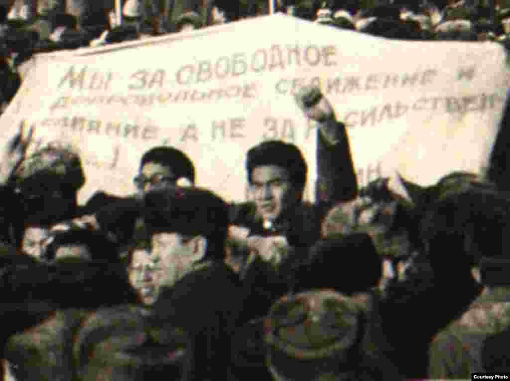 1986-жылдын декабрындагы "Желтоксан" деген аталыш менен тарыхта калган Алматыдагы окуялар Советтер Союзундагы масштабдуу демонстрациялардын бири болгон.