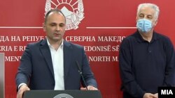 Архива - Министерот за здравство Венко Филипче и претседателот на Комисијата за заразни болести Жарко Караџовски.