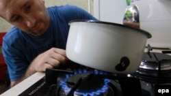 «Тобто з 1 лютого всі споживачі України будуть сплачувати суттєво менше за природний газ», – заявив виконувач обов’язків міністра енергетики Юрій Вітренко