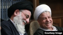 اکبر هاشمی رفسنجانی و محمود هاشمی شاهرودی در یکی از جلسات مجمع تشخیص مصلحت