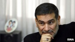علی شمخانی، عربستان را متهم کرده که «در هر محفلی به دنبال بسیج بی‌دلیل اعراب علیه ایران است». 
