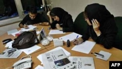 سازمان گزارشگران بدون مرز، ایران را بزرگترین زندان خاورمیانه با ده روزنامه نگار در حبس معرفی کرده است.(عکس: AFP)