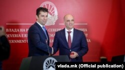 Премиерите на двете земји, Кирил Петков и Димитар Ковачевски на средба во Скопје на 18 јануари.